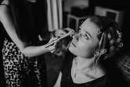 Hochzeitsfotograf im Saarland und der Pfalz - Weingut von Winning - Getting Ready Braut